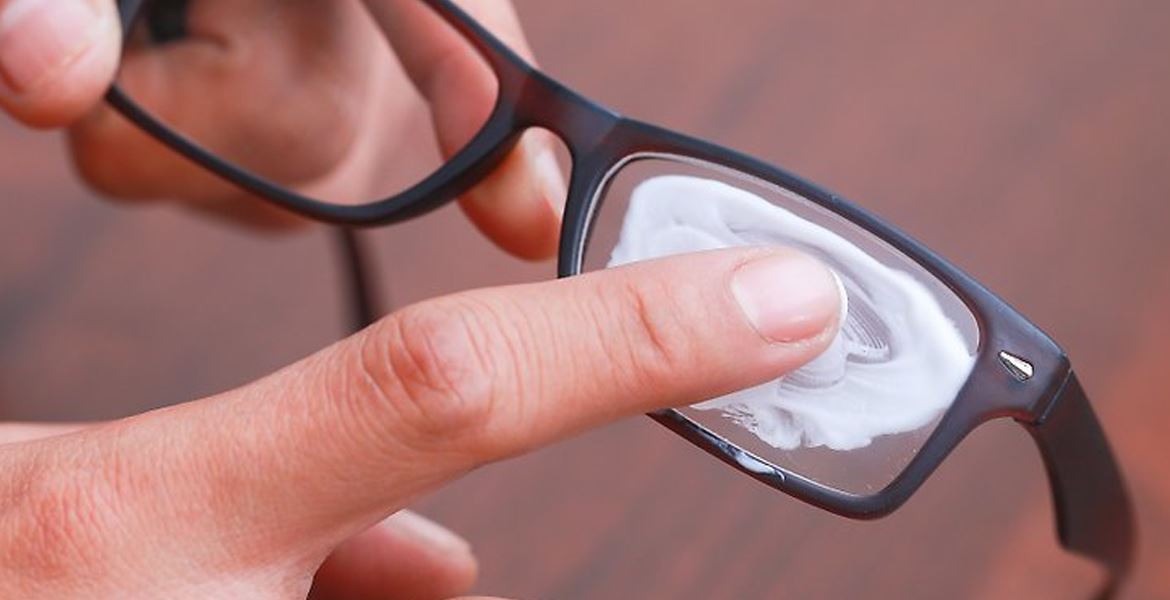 How Do You Clean Goggles with Toothpaste?
