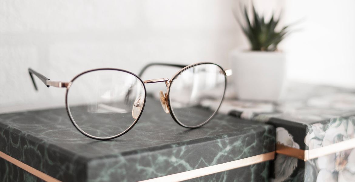 What Types of Advantage Offer Titanium Frames Eyewear?